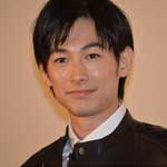 喧騒の街、静かな海