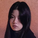 同じ下着を着るふたりの女